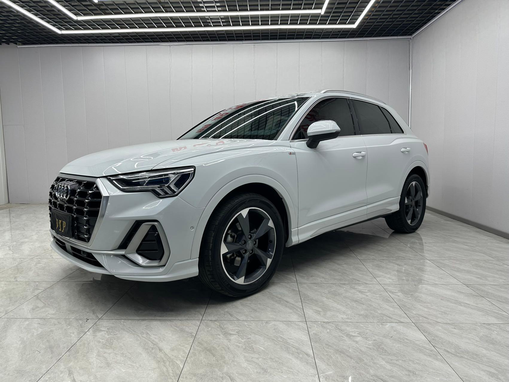 Audi Q3  2021 года  35 TFSI Sportline