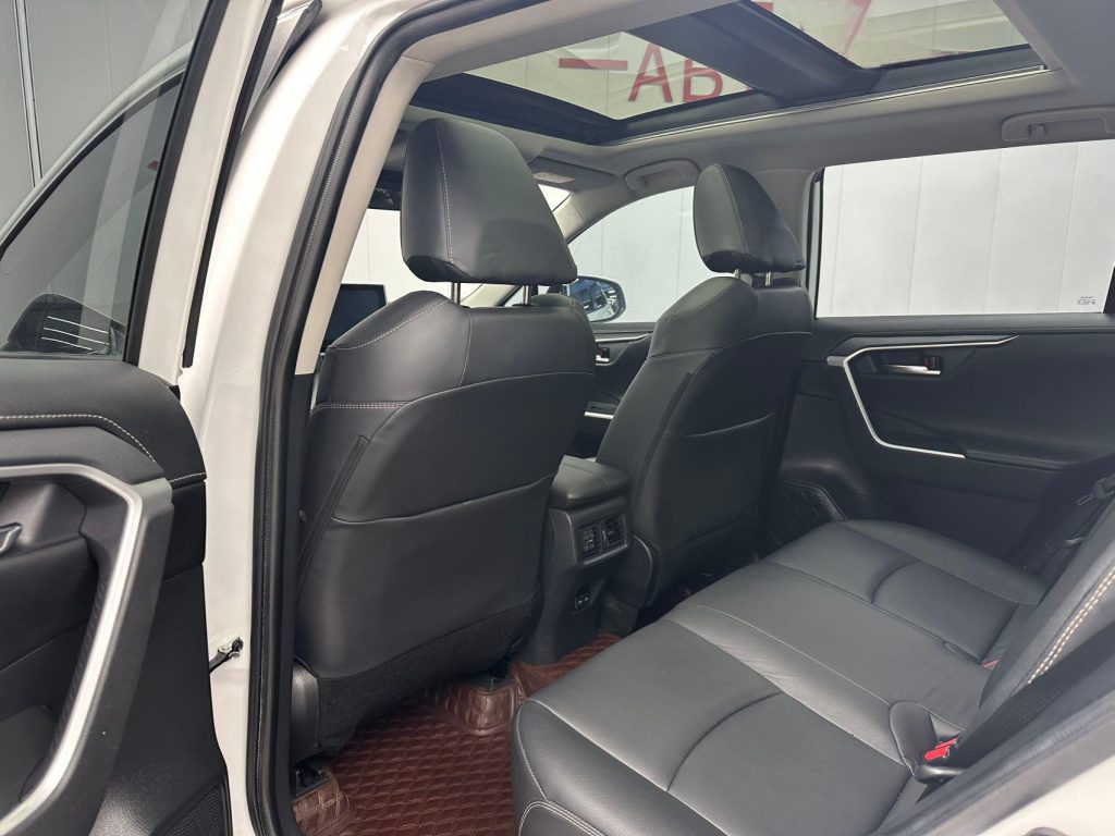 Toyota RAV4 Honour Edition Белый Модель 2021 года 2,0 л CVT 4WD Premium - Huishida Trading