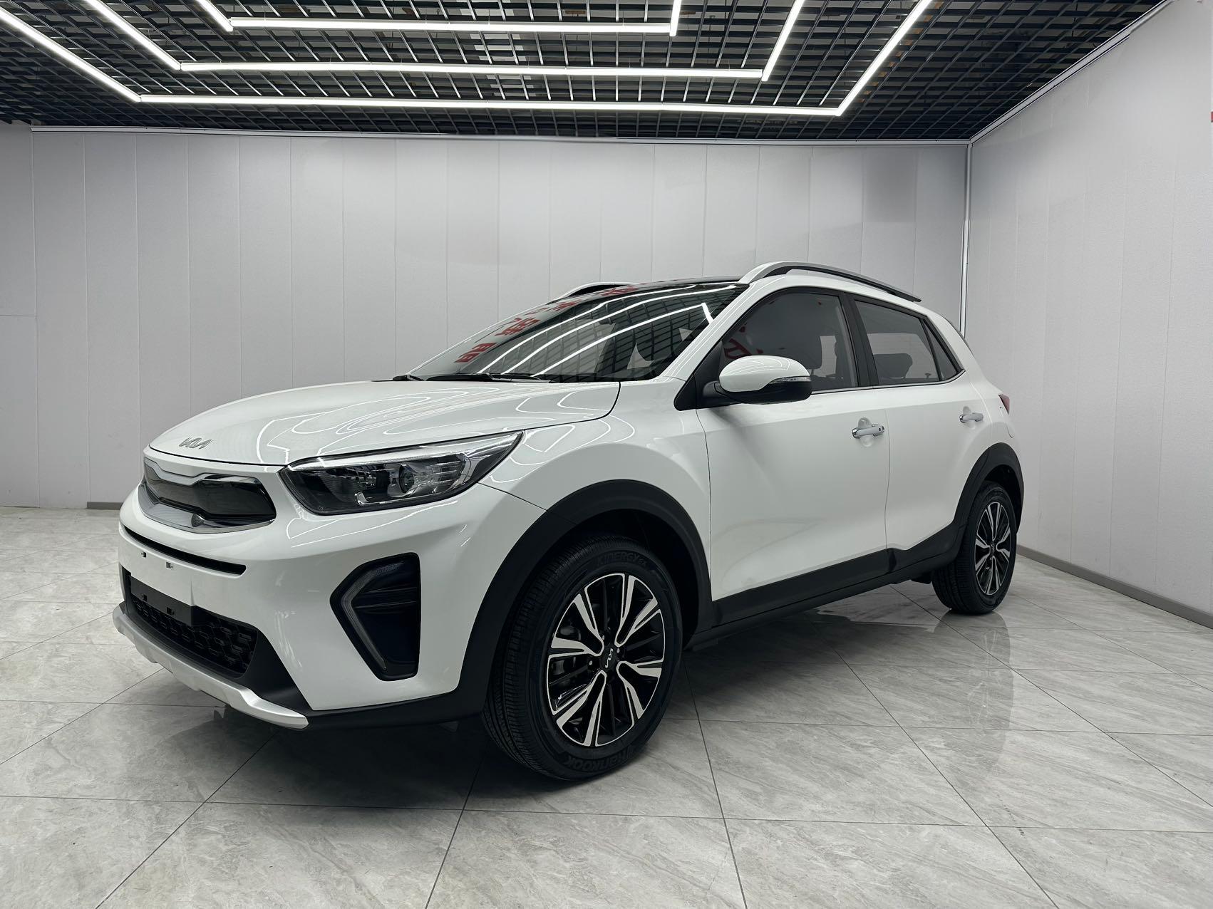 Kia STONIC 2021 года  1,4 л CVT Fun Edition