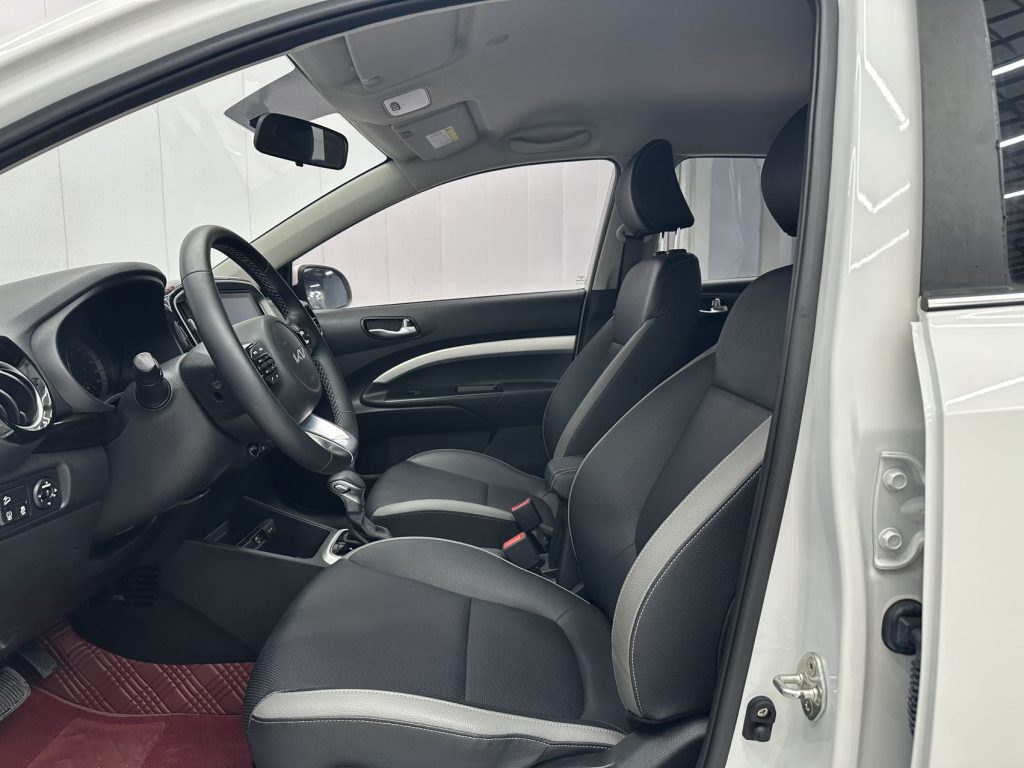 Kia STONIC 2021 года 1,4 л CVT Fun Edition - Huishida Trading