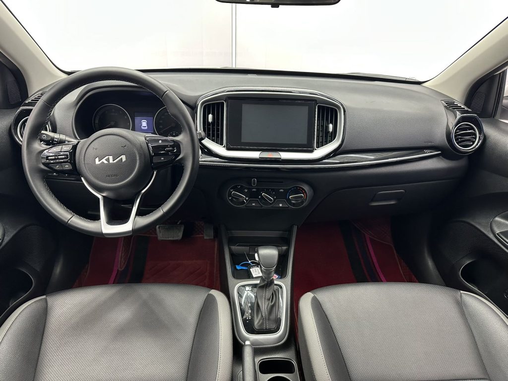 Kia STONIC 2021 года 1,4 л CVT Fun Edition - Huishida Trading