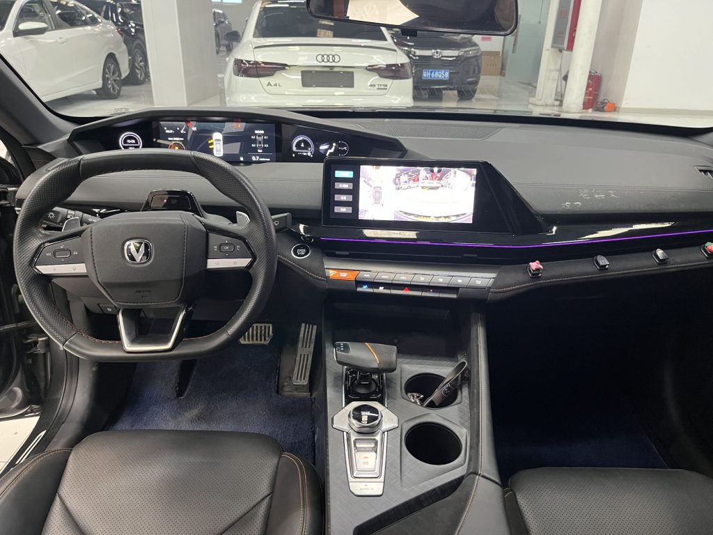 Changan UNI-V 2022 года 1.5T Sport Edition - Huishida Trading