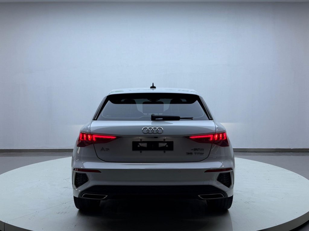 Audi A3 2021 Sportback 35 TFSI Спортивный стиль - Huishida Trading