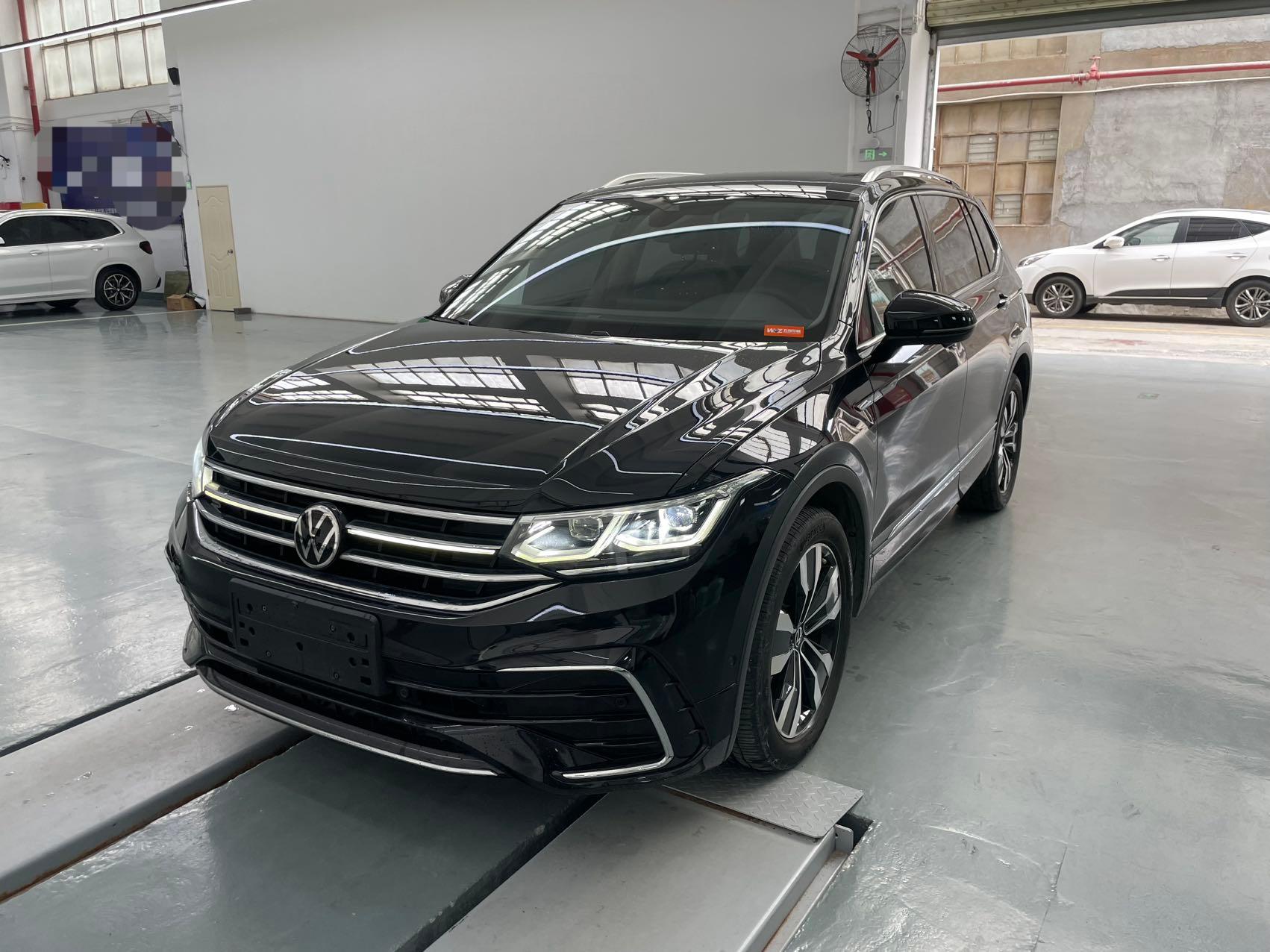 Volkswagen Tiguan L  2023 года  380TSI  Автоматическая коробка передач 4WD  R-Line Flagship Edition 7-местный