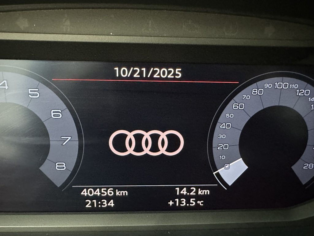 Audi Q3 2021 года 35 TFSI Sportline - Huishida Trading