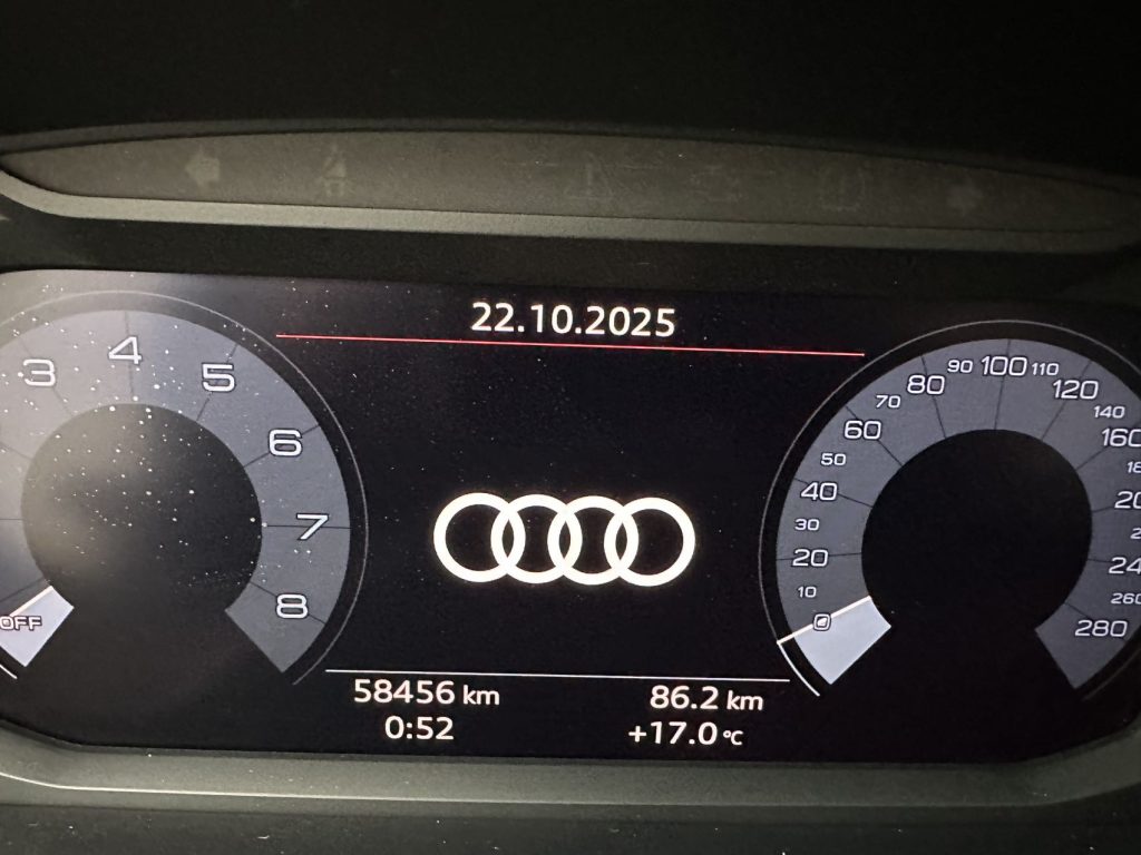 Audi Q3 2021 года 35 TFSI Sportline - Huishida Trading