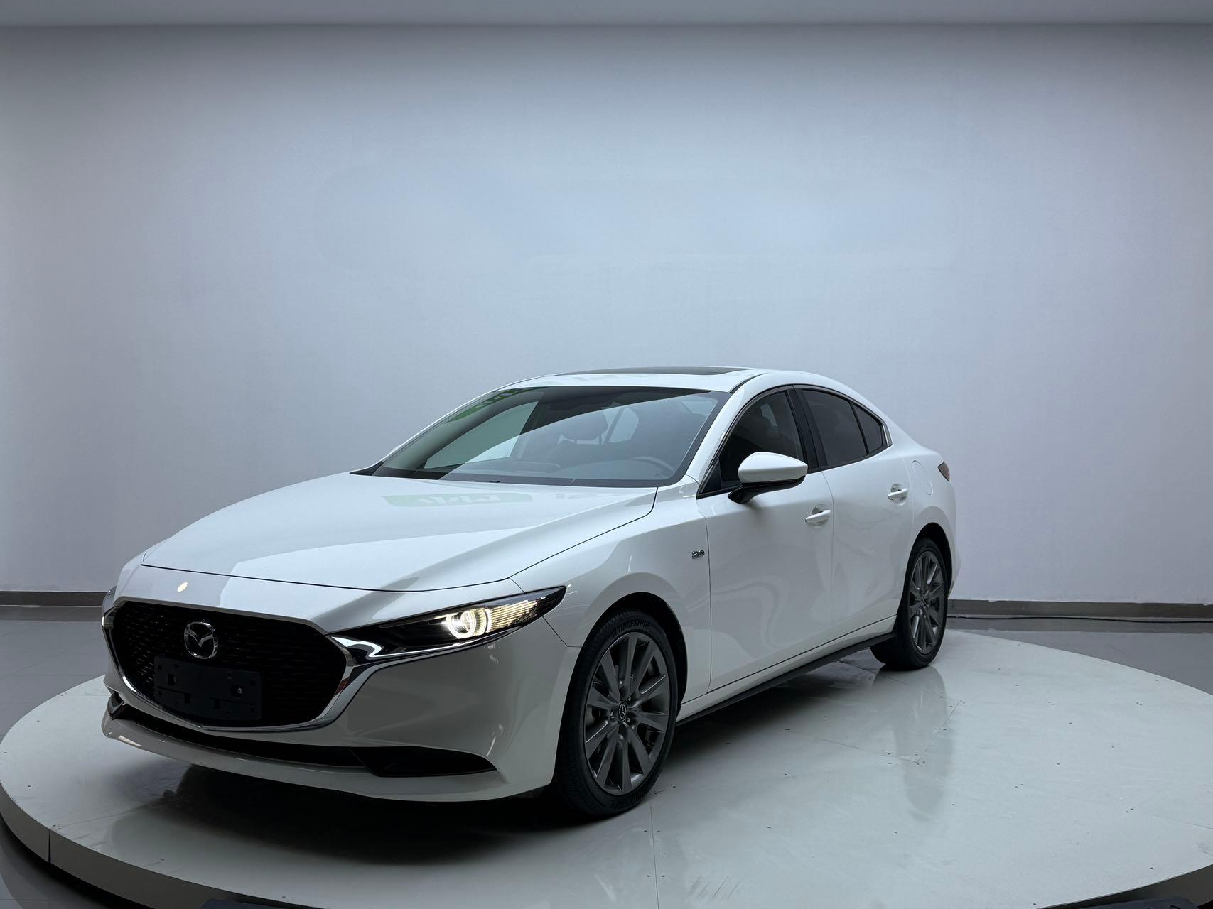 Mazda3 Axela  2021 года  2,0 л  Автоматическая коробка передач Premium Edition