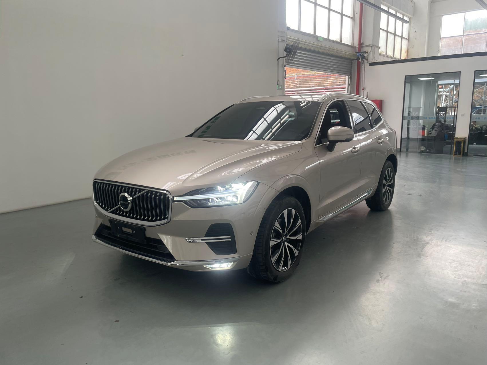 2023 Volvo XC60   B5 AWD Inscription Luxury Edition