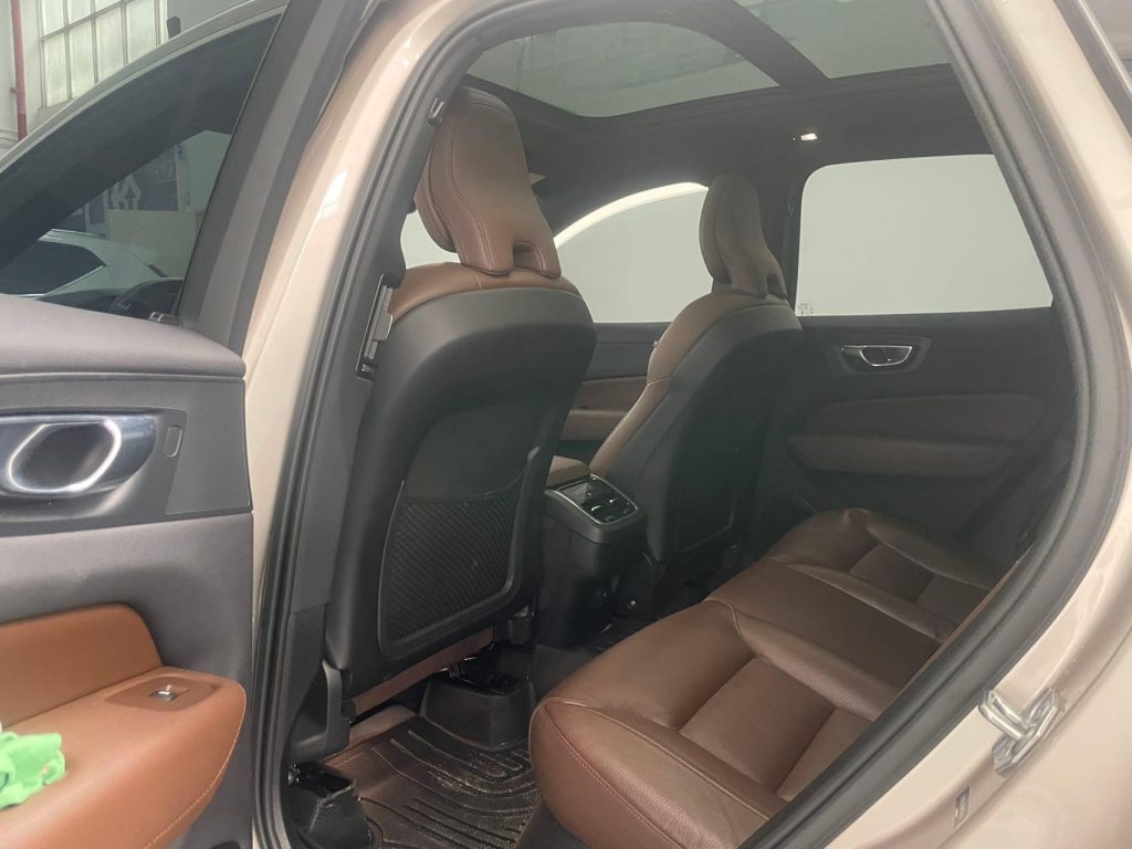 2023 Volvo XC60 B5 AWD Inscription Luxury Edition - Huishida Trading