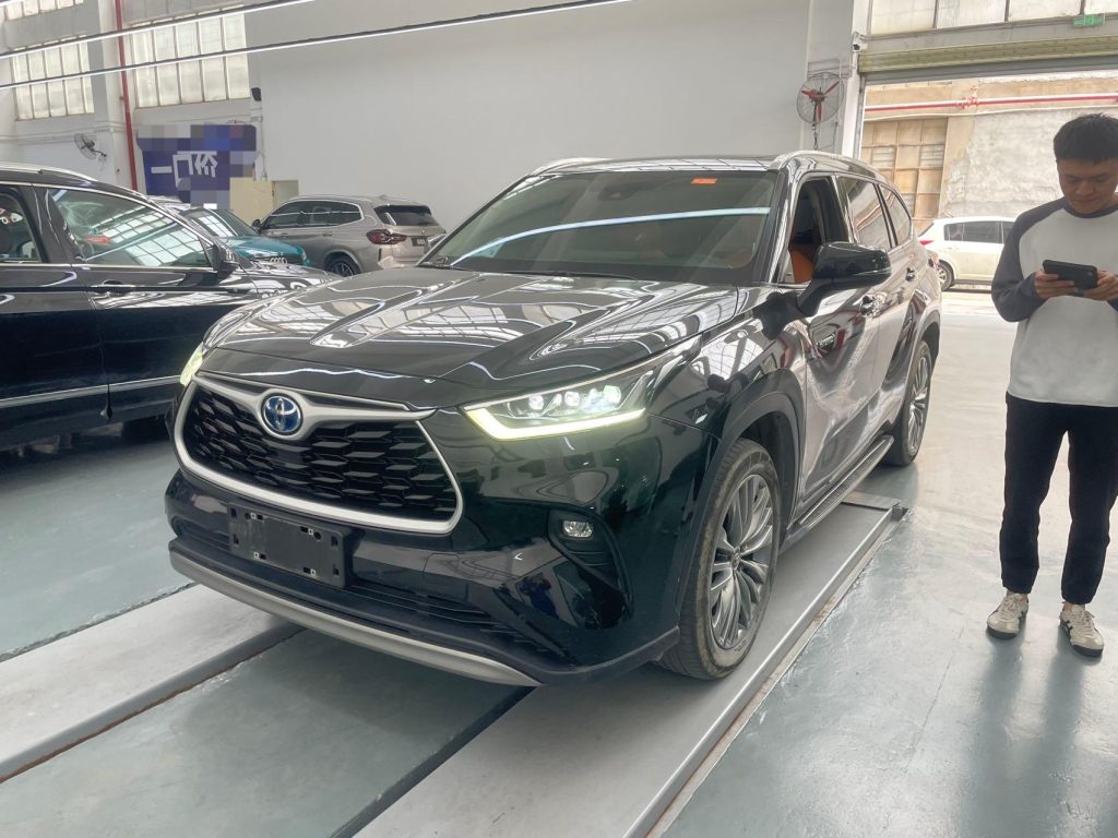 Toyota Highlander 2022 Dual-Hybrid 2.5L 4WD Premium Edition 7-местный - Huishida Trading