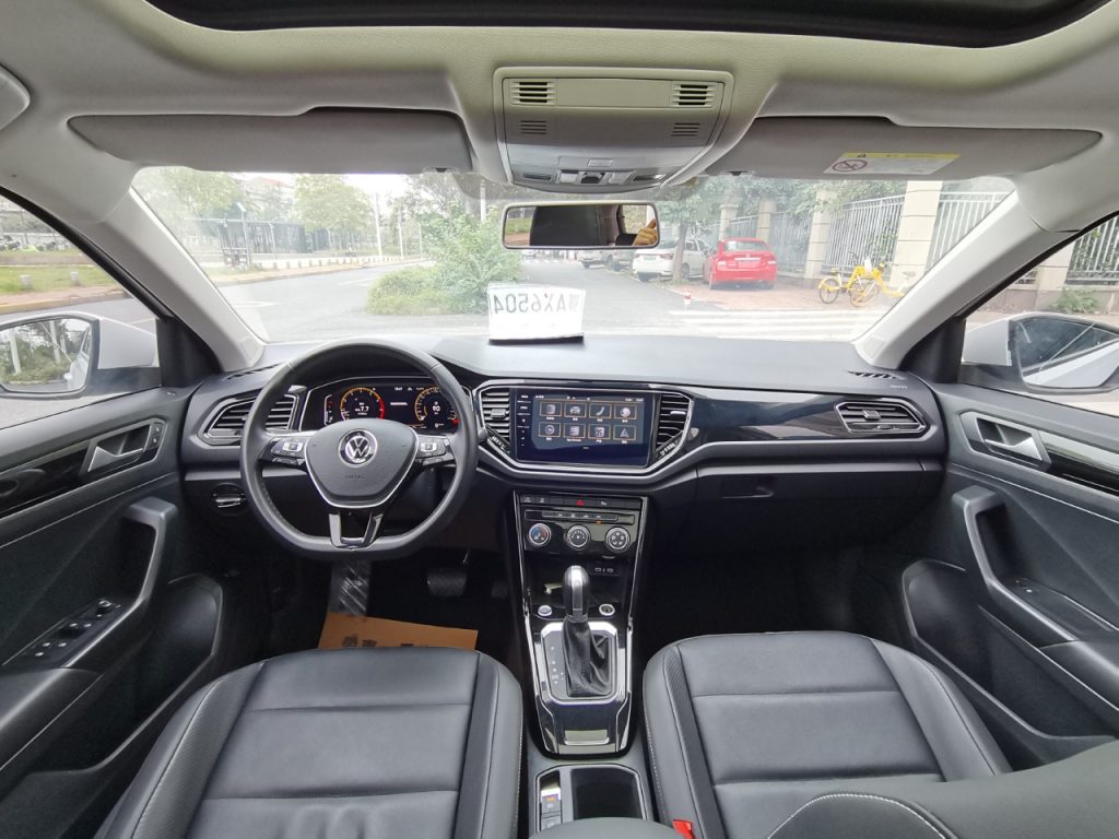 Volkswagen T-ROC 2022 280TSI DSG Двухколесный привод Comfort PLUS - Huishida Trading