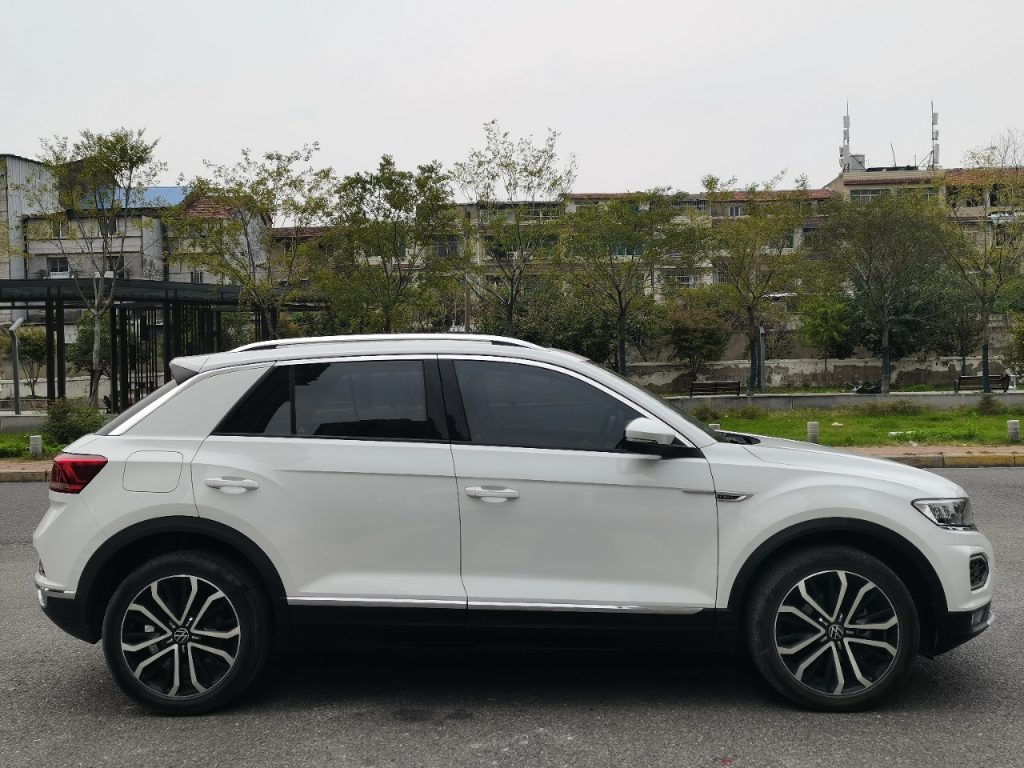 Volkswagen T-ROC 2022 280TSI DSG Двухколесный привод Comfort PLUS - Huishida Trading