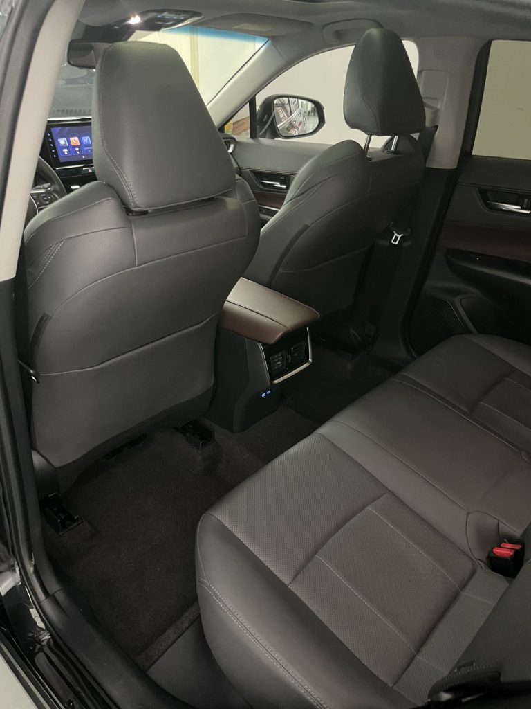 Toyota Harrier 2022 года 2,0 л CVT Двухколесный привод Luxury Edition - Huishida Trading