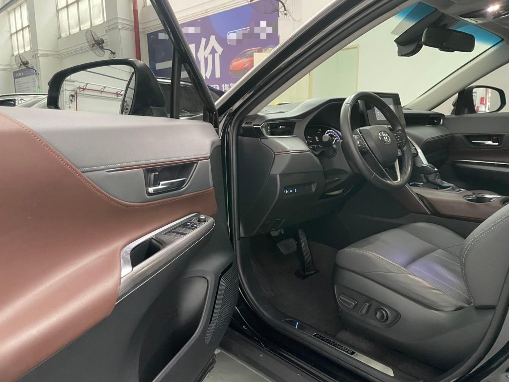 Toyota Harrier 2022 года 2,0 л CVT Двухколесный привод Luxury Edition - Huishida Trading