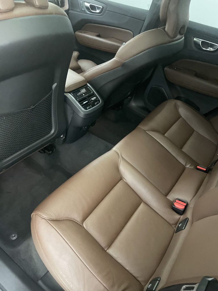 Volvo XC60 2023 года B5 AWD Inscription Luxury Edition - Huishida Trading