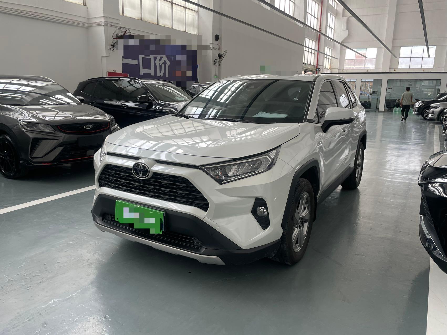 Toyota RAV4 2022 года  2,0 л CVT с передним приводом Style Edition