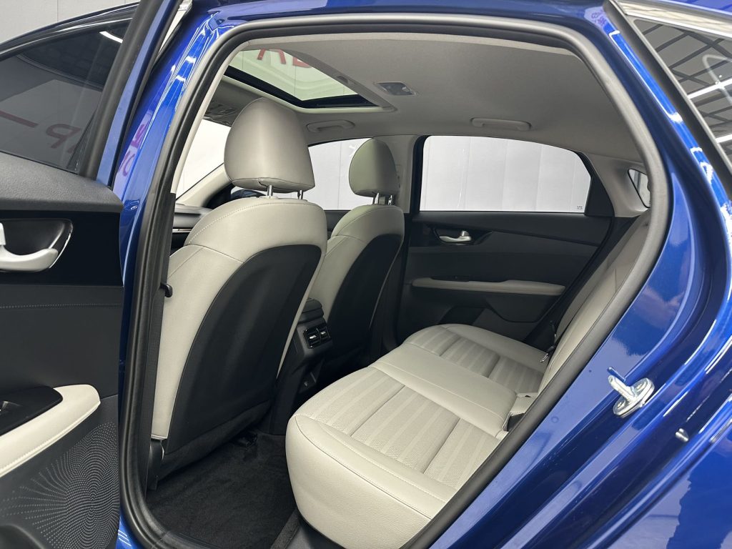 Kia K3 2023 1,5 л CVT Premium Edition - Huishida Trading