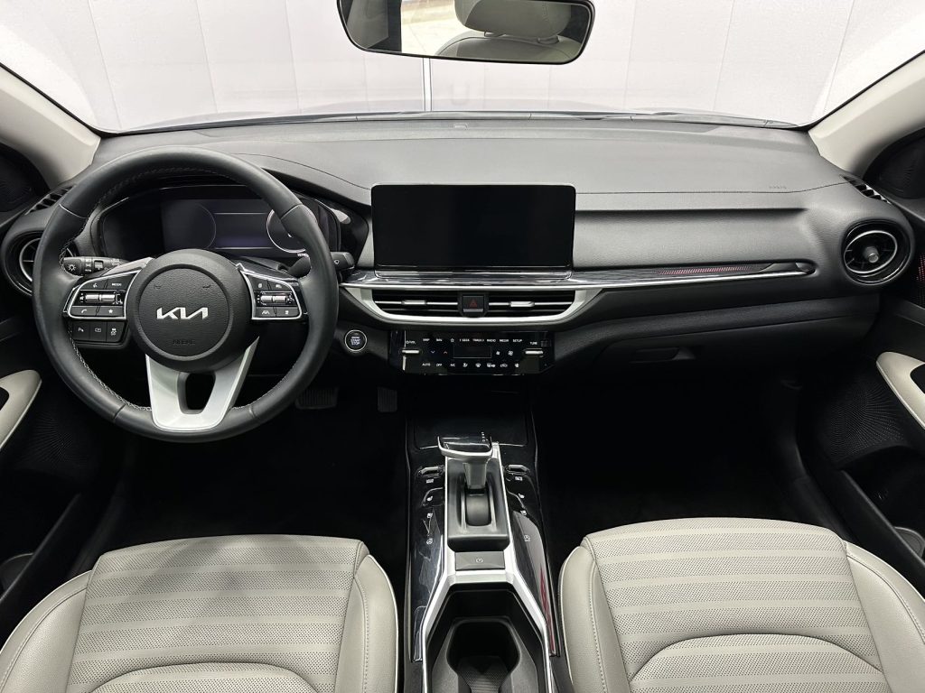 Kia K3 2023 1,5 л CVT Premium Edition - Huishida Trading