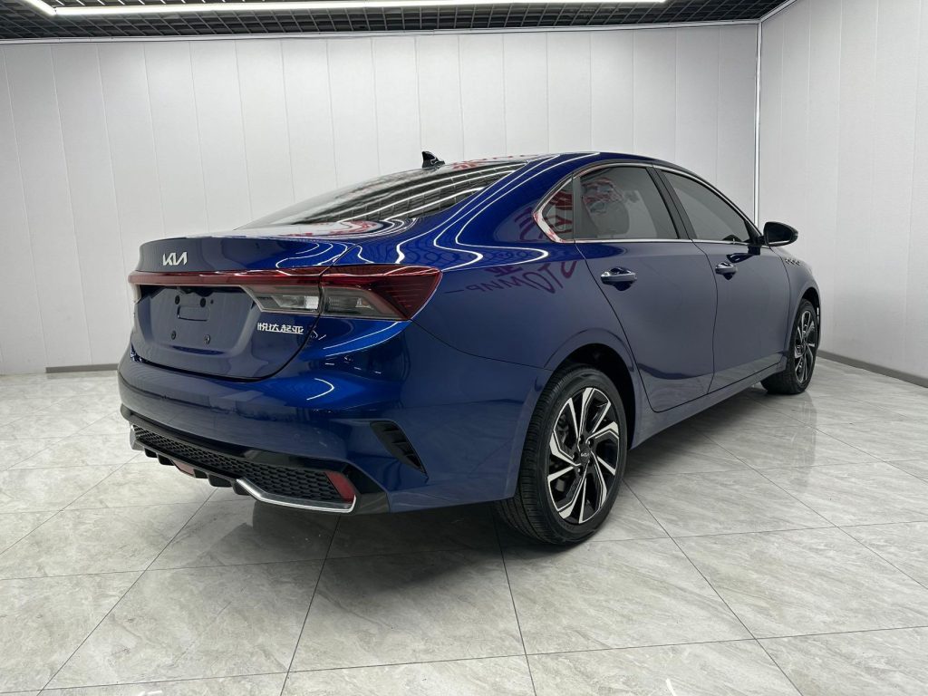 Kia K3 2023 1,5 л CVT Premium Edition - Huishida Trading