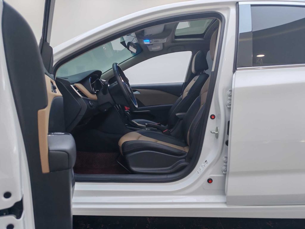 Chevrolet Monza 2022 года 320 Автоматическая коробка передач Enjoy Sunroof Edition - Huishida Trading