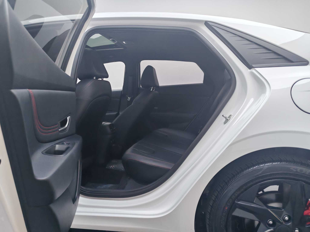 Hyundai Elantra 2022 года 1,5 л CVT 20-летие - Huishida Trading