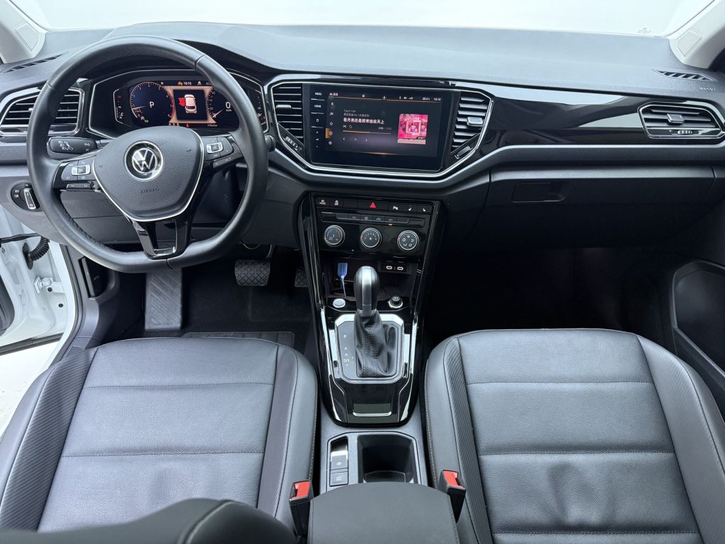 Volkswagen T-ROC 2022 года 280TSI DSG Передний привод Comfort PLUS - Huishida Trading