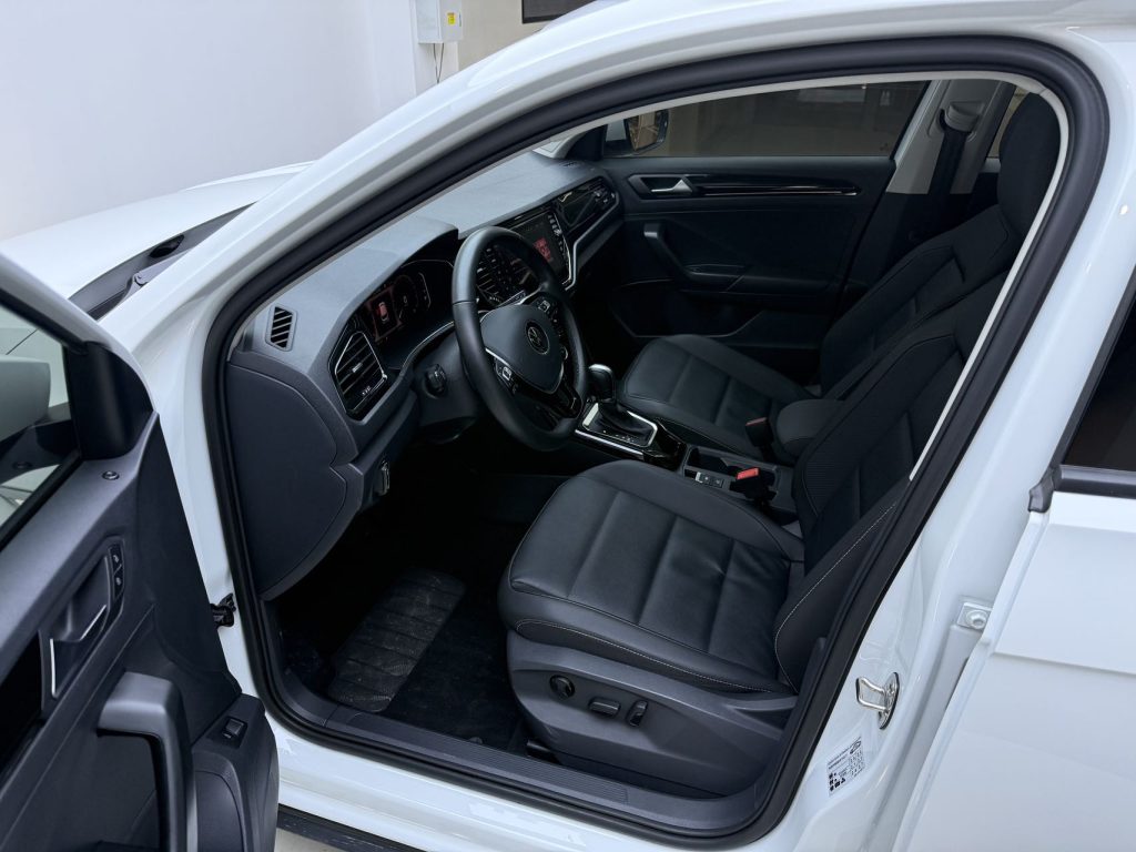 Volkswagen T-ROC 2022 года 280TSI DSG Передний привод Comfort PLUS - Huishida Trading