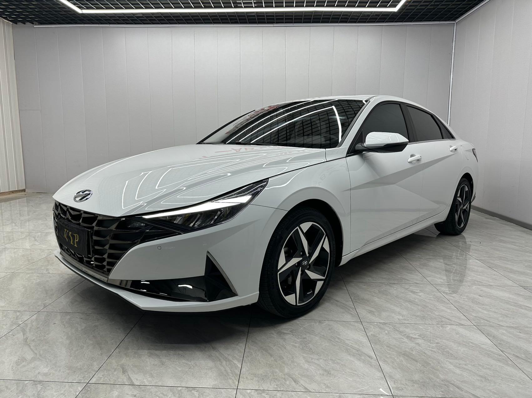 Hyundai Elantra   2022 года  1,5 л CVT LUX Premium Edition