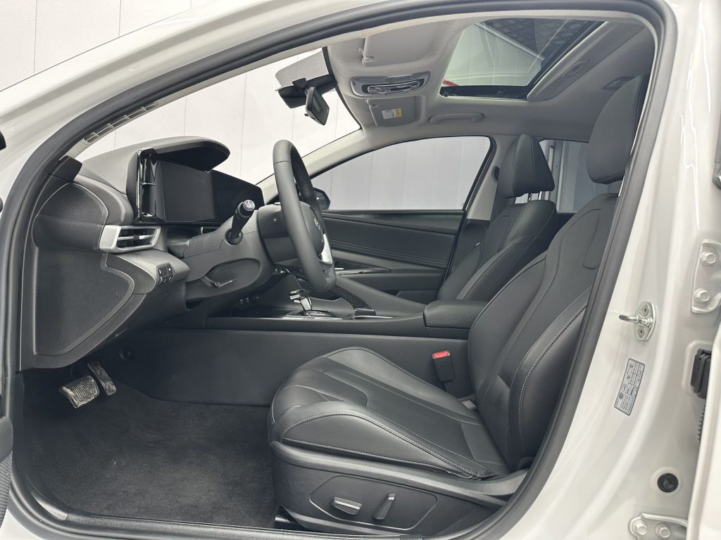 Hyundai Elantra 2022 года 1,5 л CVT LUX Premium Edition - Huishida Trading