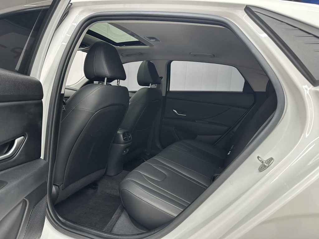 Hyundai Elantra 2022 года 1,5 л CVT LUX Premium Edition - Huishida Trading