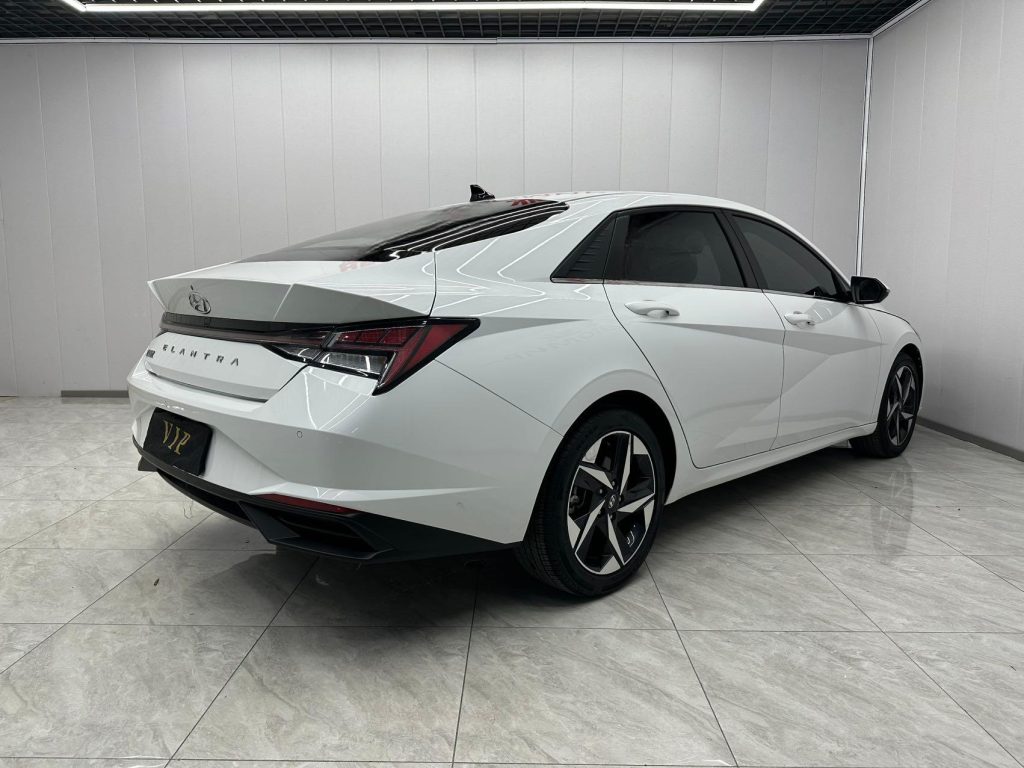 Hyundai Elantra 2022 года 1,5 л CVT LUX Premium Edition - Huishida Trading