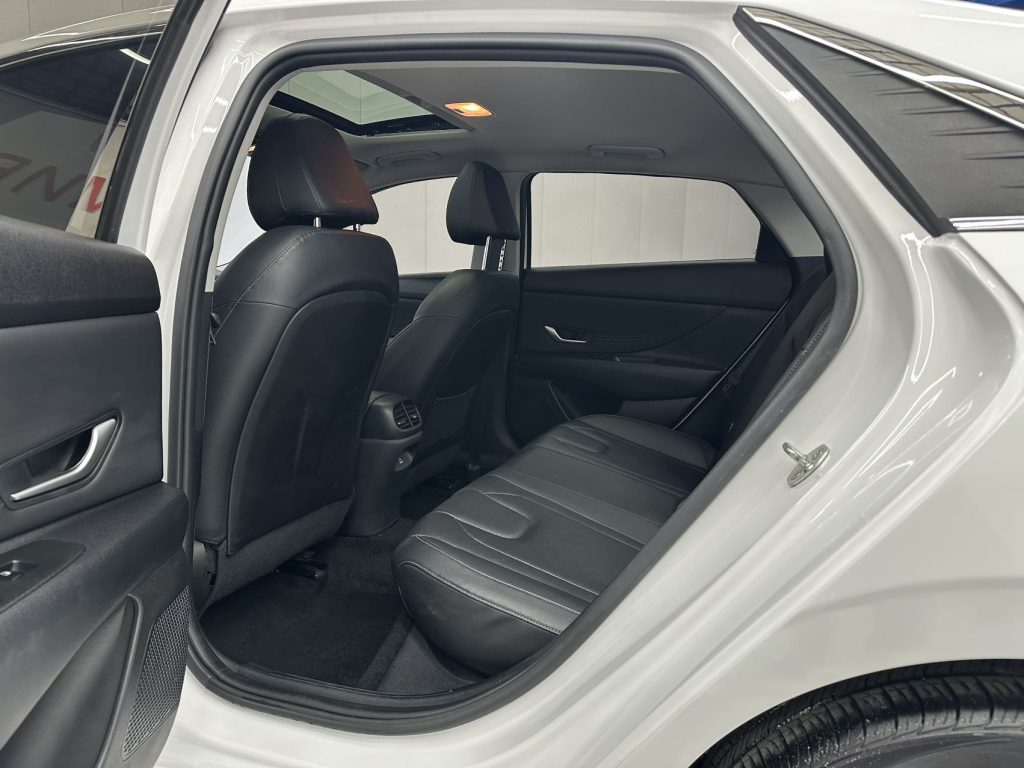 Hyundai Elantra 2022 года 1,5 л CVT LUX Premium Edition - Huishida Trading