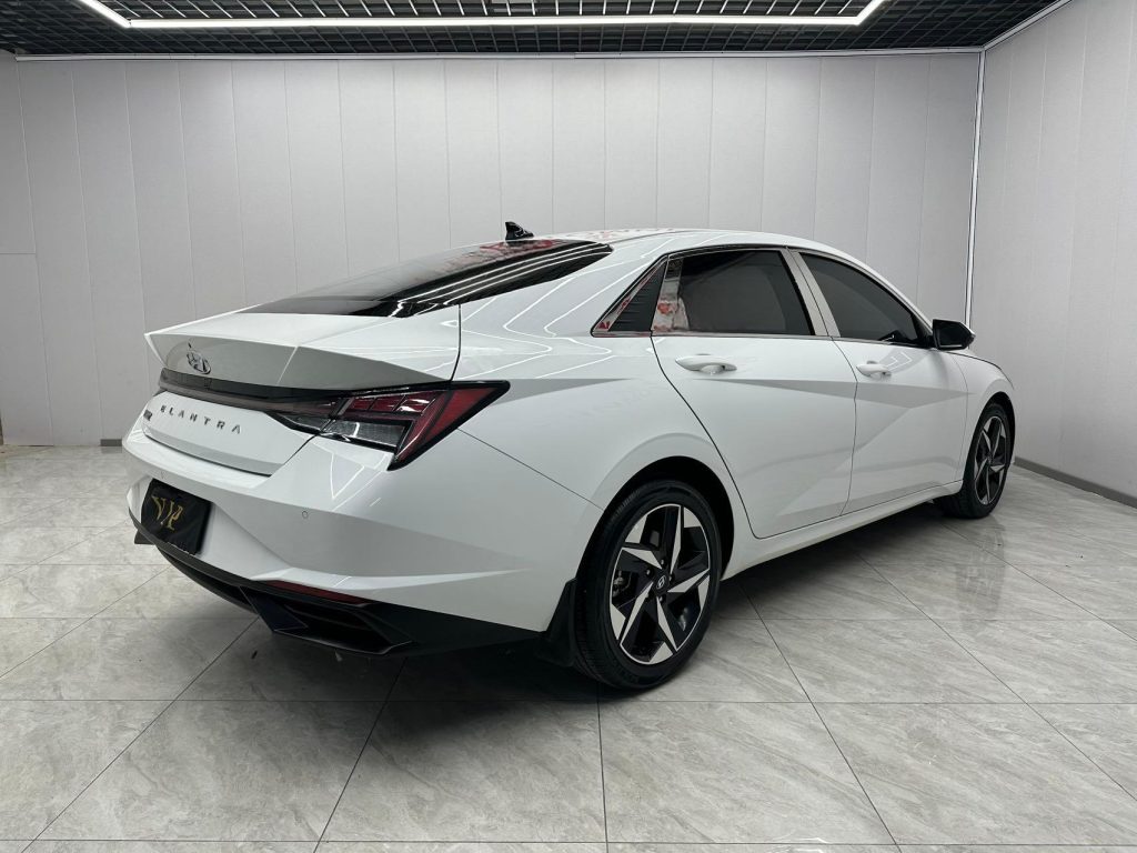 Hyundai Elantra 2022 года 1,5 л CVT LUX Premium Edition - Huishida Trading
