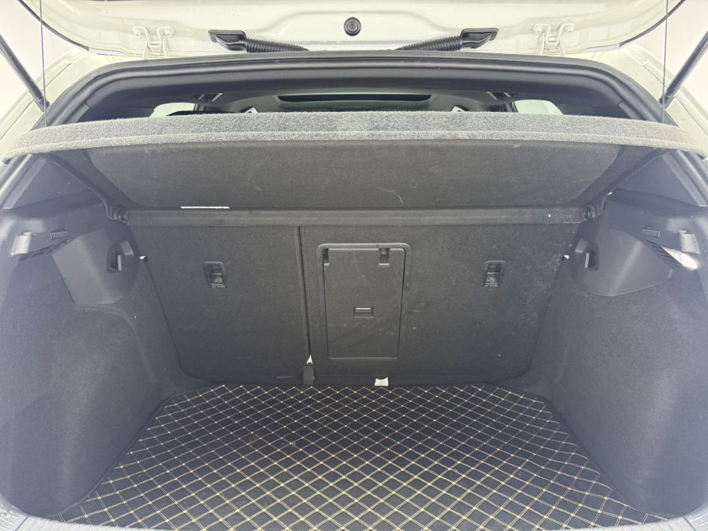 Volkswagen Golf 2023 280TSI DSG R-Line - Huishida Trading