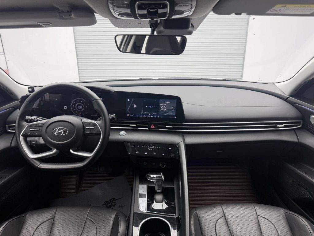 ELANTRA Модель 2022 года 1,5 л CVT LUX Prestige Edition - Huishida Trading