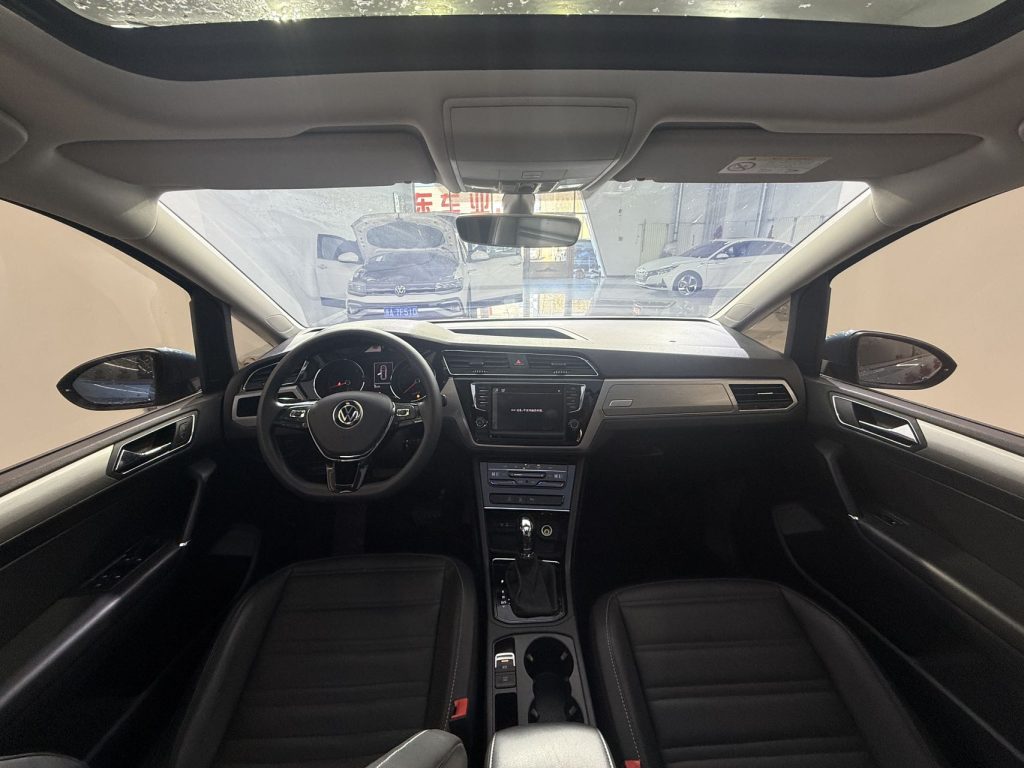 Volkswagen Touran Модель 2021 года L 280TSI DSG Comfort Edition 7-местный - Huishida Trading