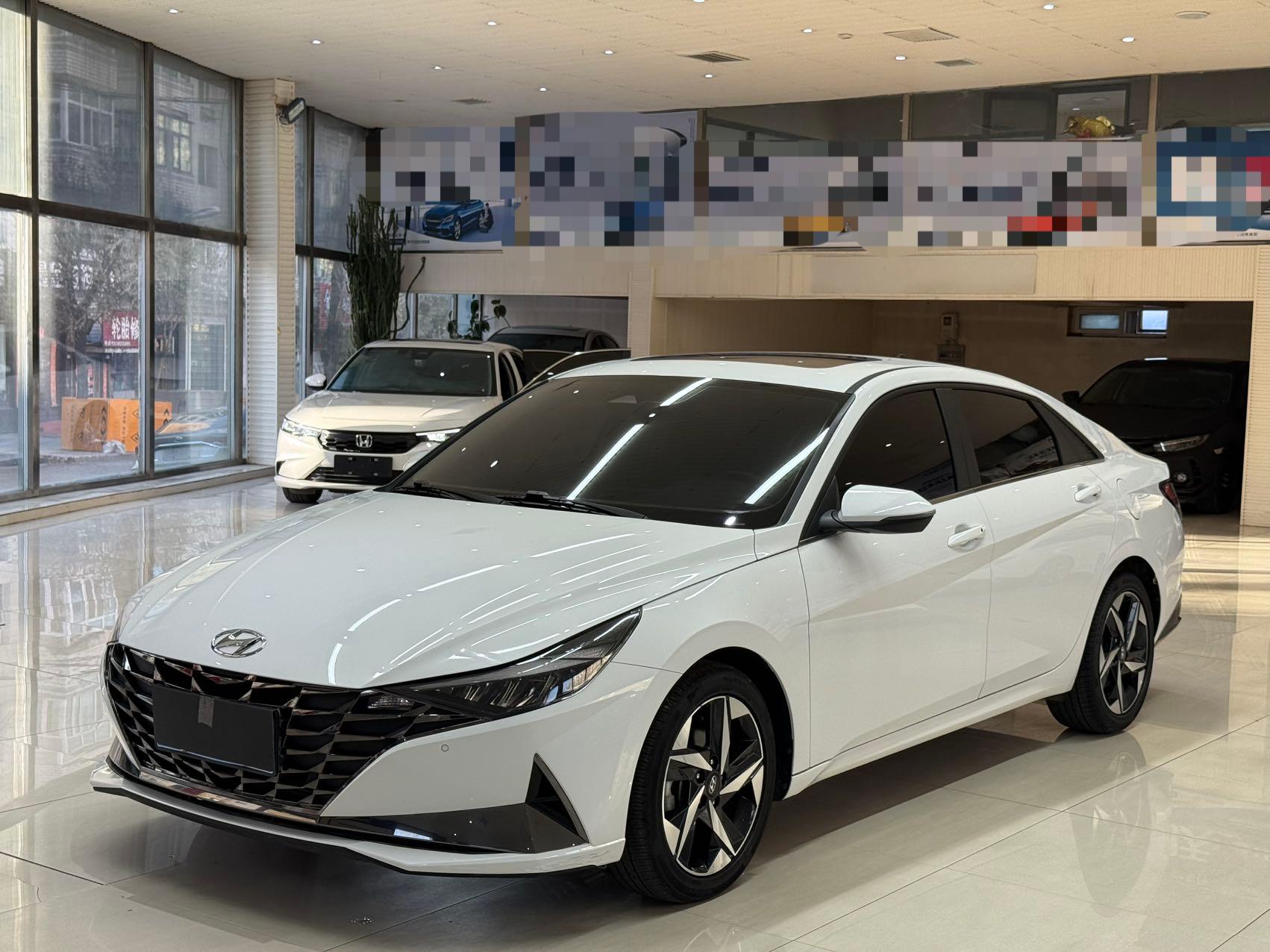 Hyundai Elantra   2022 года  1,5 л CVT LUX Premium Edition