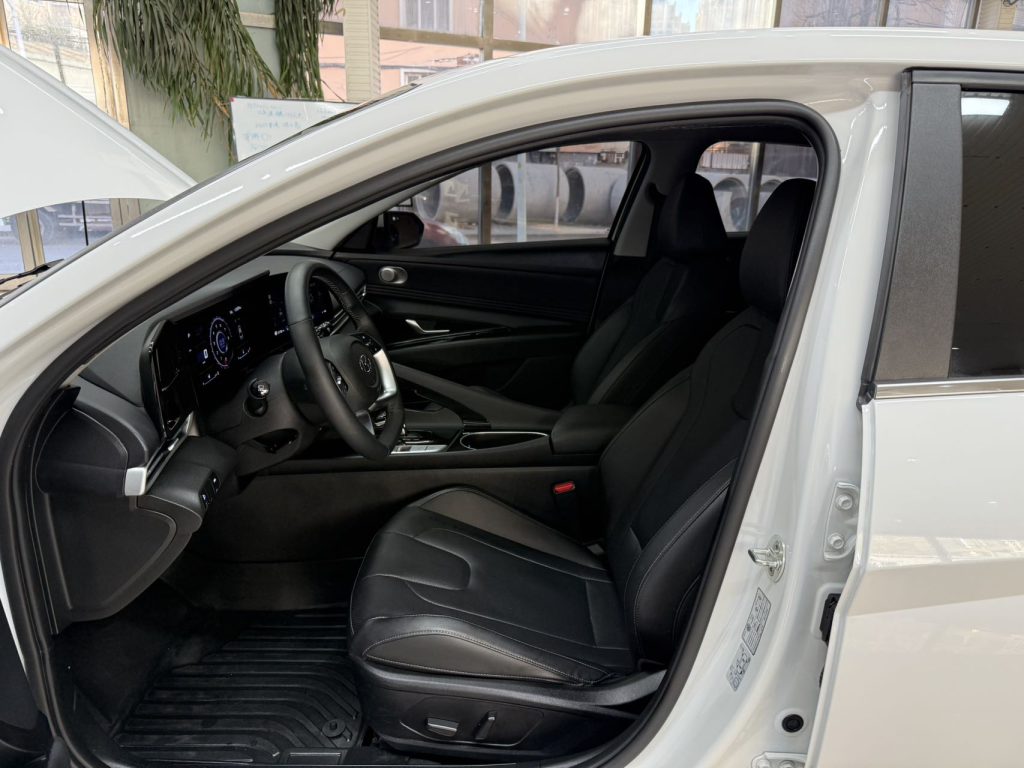 Hyundai Elantra 2022 года 1,5 л CVT LUX Premium Edition - Huishida Trading