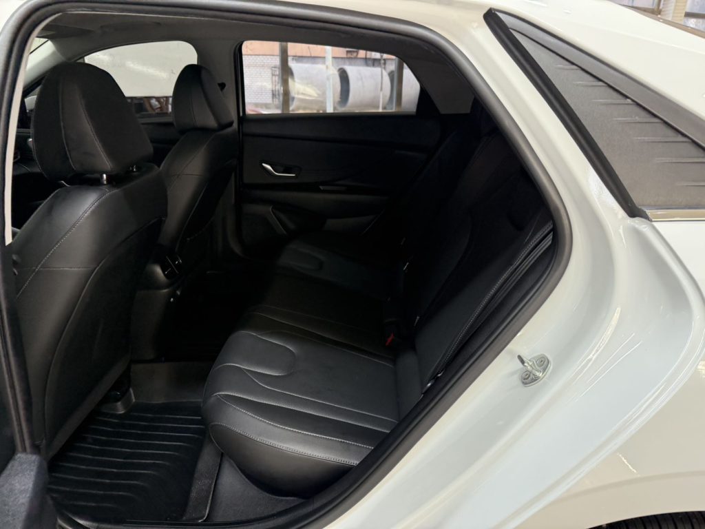 Hyundai Elantra 2022 года 1,5 л CVT LUX Premium Edition - Huishida Trading