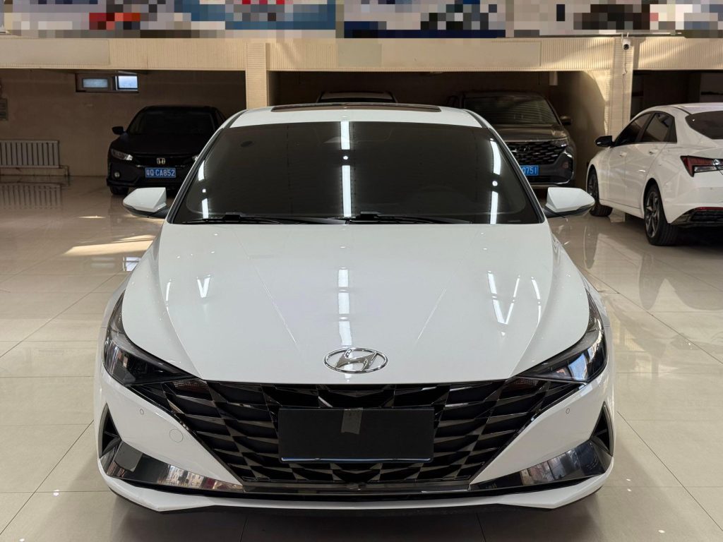 Hyundai Elantra 2022 года 1,5 л CVT LUX Premium Edition - Huishida Trading
