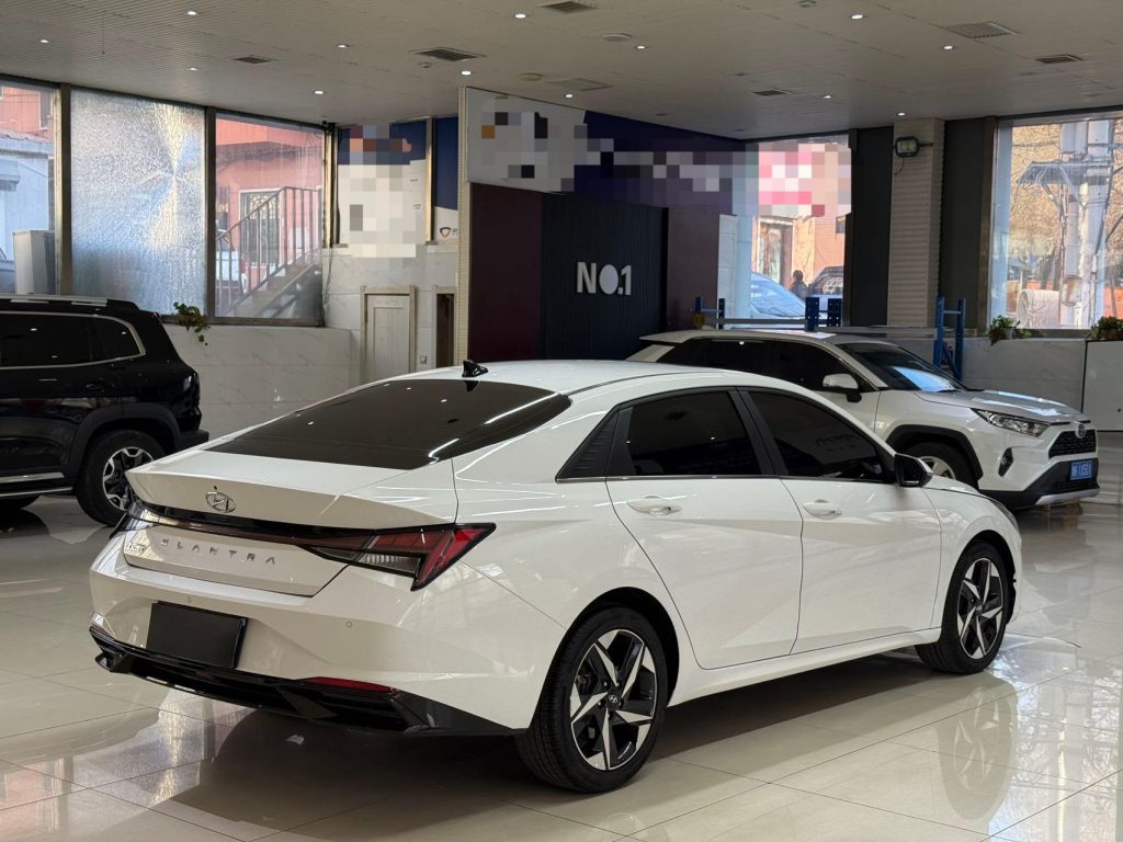 Hyundai Elantra 2022 года 1,5 л CVT LUX Premium Edition - Huishida Trading