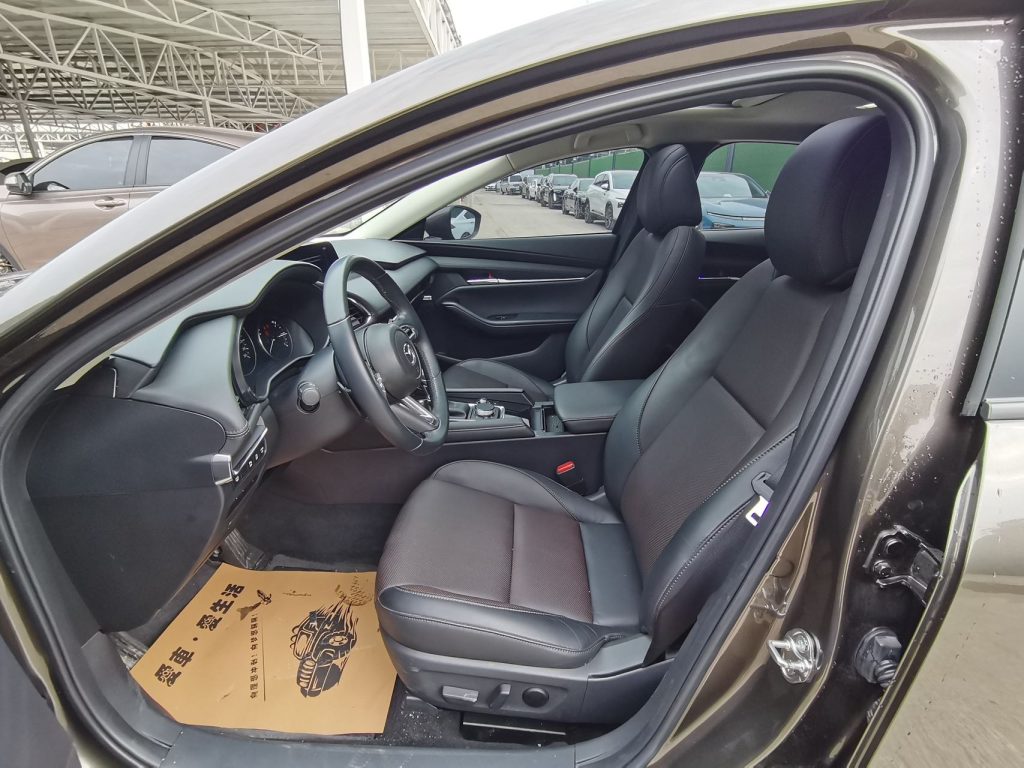 Mazda3 Axela Модель 2021 года, 2,0 л, автоматическая коробка передач, версия Premium Edition. - Huishida Trading