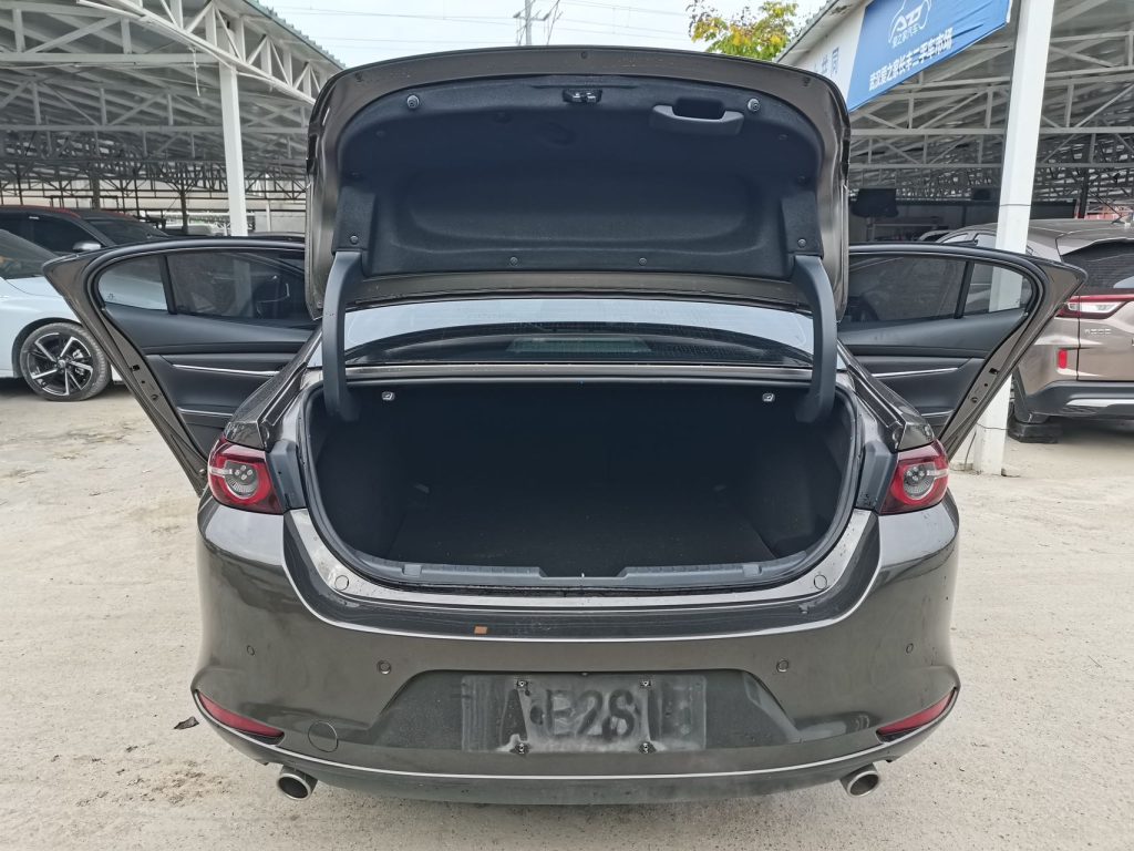 Mazda3 Axela Модель 2021 года, 2,0 л, автоматическая коробка передач, версия Premium Edition. - Huishida Trading