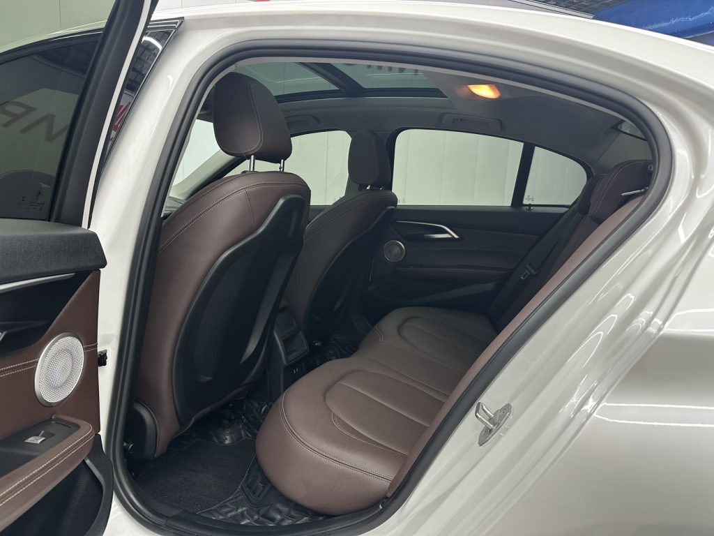 BMW 1 серии 2022 120i M Sport Night Edition - Huishida Trading