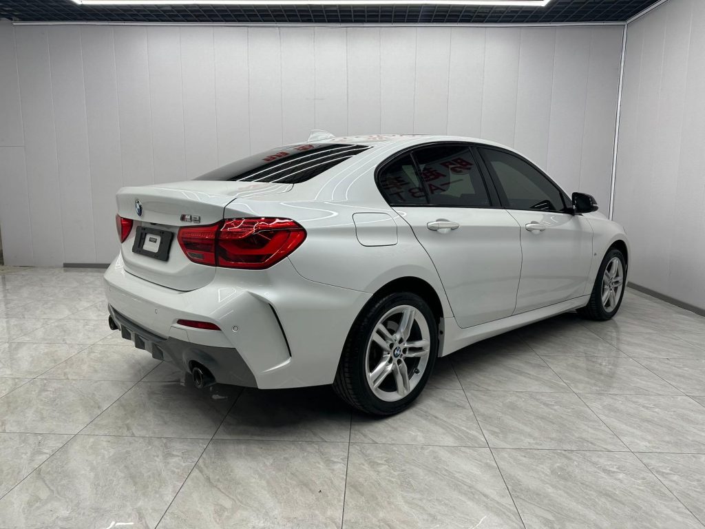 BMW 1 серии 2022 120i M Sport Night Edition - Huishida Trading