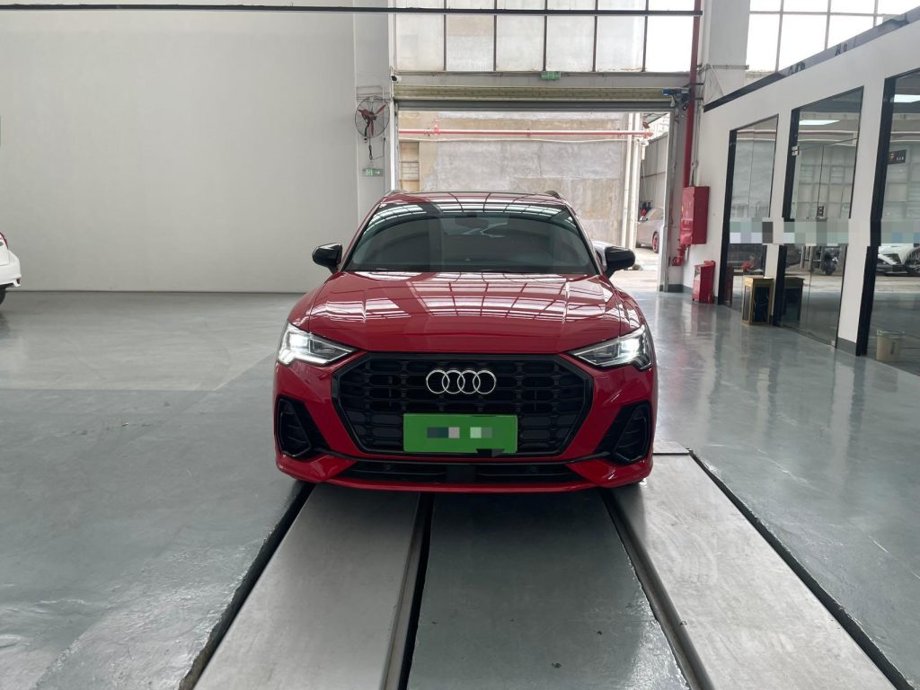 Audi Q3 2022 года 35 TFSI Sportline National VI - Huishida Trading