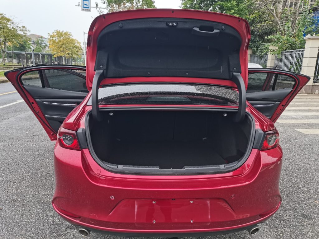 Mazda3 Axela Модель 2021 года, 2,0 л, автоматическая коробка передач, версия Elegance Edition. - Huishida Trading