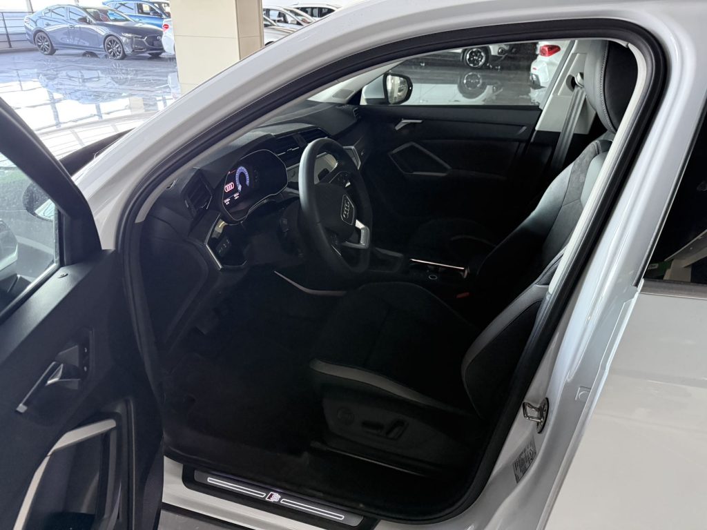 Audi Q3 2021 35 TFSI Sportline - Huishida Trading