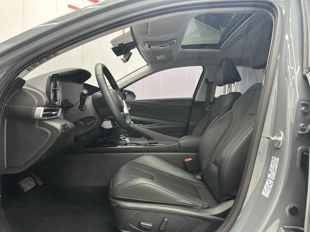 Hyundai Elantra 2022 1.5L CVT LUX Premium Edition - Huishida Trading