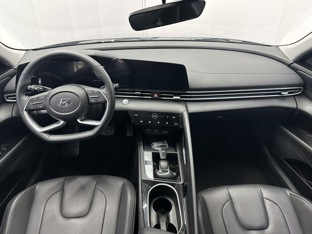 Hyundai Elantra 2022 1.5L CVT LUX Premium Edition - Huishida Trading